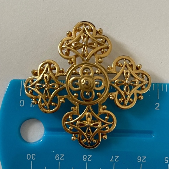 Vintage Gold Tone Lisner Brooch Maltese Filigree Cross Quatrefoil - Picture 8 of 8